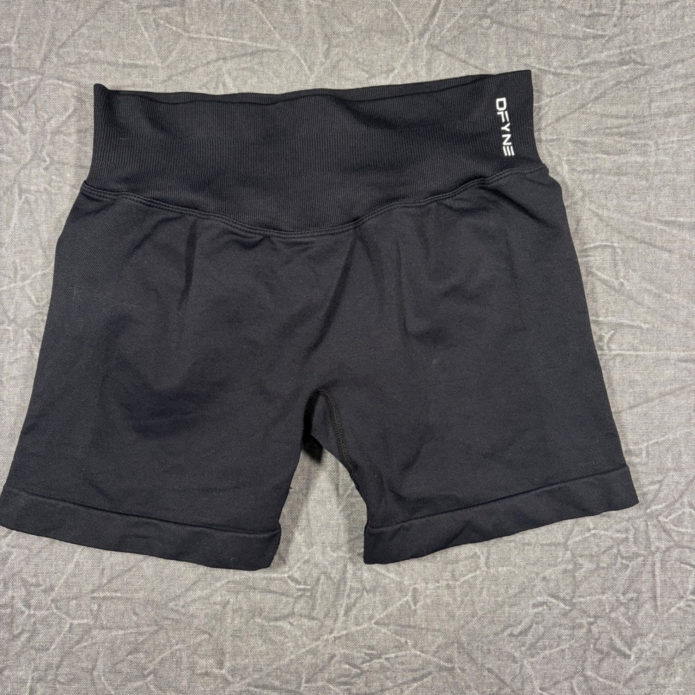DFYNE Shorts Womens M Black Dynamic Seamless High Waist Scrunch Gym Athletic